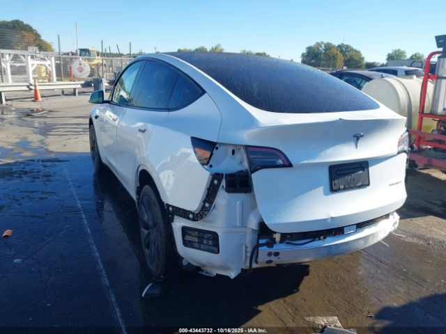 2024 TESLA MODEL Y 7SAYGDEE5RA305213 Photo 2
