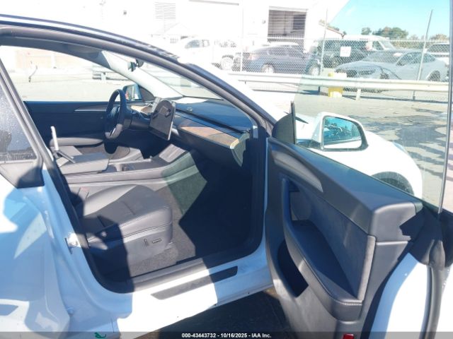 2024 TESLA MODEL Y 7SAYGDEE5RA305213 Photo 4