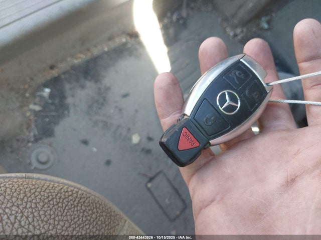 2011 Mercedes-benz C 300 Luxury 4matic/sport 4matic მანქანა იყიდება აუქციონზე, vin: WDDGF8BB6BR141556, აუქციონის ნომერი: 43443926