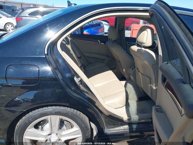 2011 Mercedes-benz C 300 Luxury 4matic/sport 4matic მანქანა იყიდება აუქციონზე, vin: WDDGF8BB6BR141556, აუქციონის ნომერი: 43443926