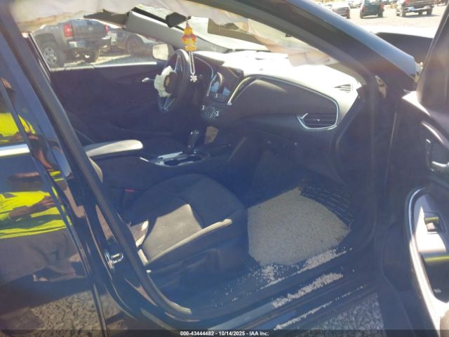 2019 CHEVROLET MALIBU 1G1ZD5ST6KF170758 Photo 4