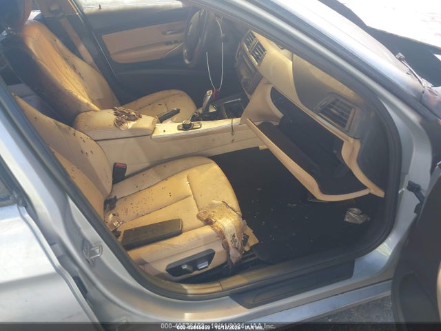 WBA8E1G32HNU15441 BMW 320i