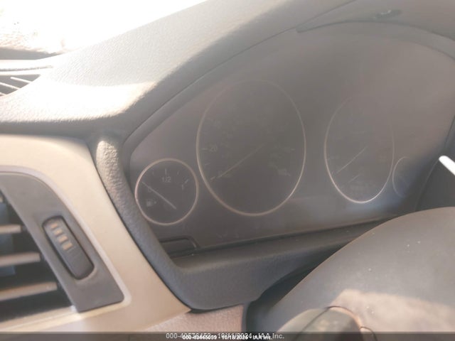 WBA8E1G32HNU15441 BMW 320i