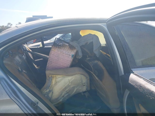 WBA8E1G32HNU15441 BMW 320i