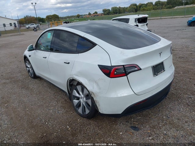 2021 TESLA MODEL Y 5YJYGDEE1MF086369 Photo 2