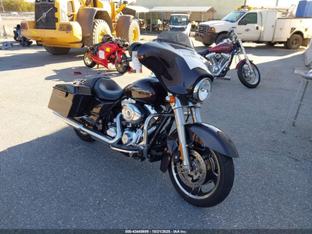 2011 HARLEY-DAVIDSON FLHX 1HD1KBM16BB674916