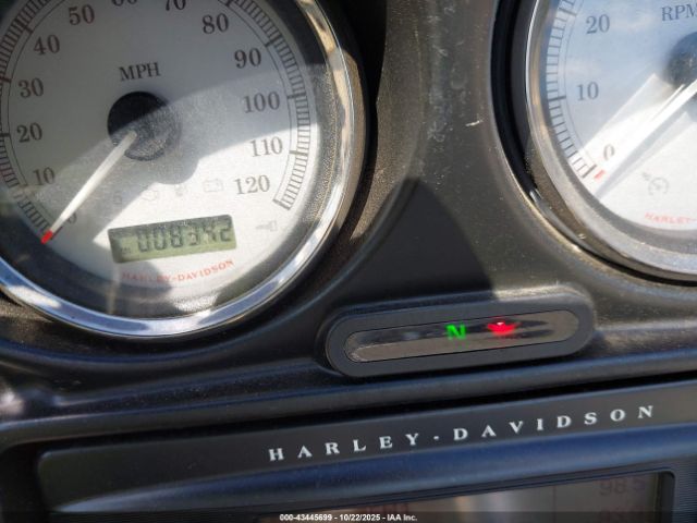 2011 HARLEY-DAVIDSON FLHX 1HD1KBM16BB674916 Photo 6