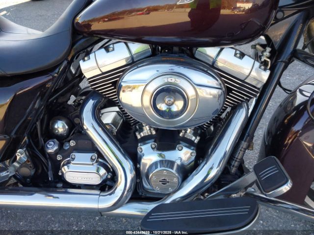 2011 HARLEY-DAVIDSON FLHX 1HD1KBM16BB674916 Photo 7