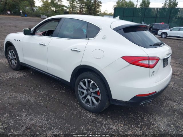 2018 MASERATI LEVANTE ZN661XUA9JX292077 Photo 2
