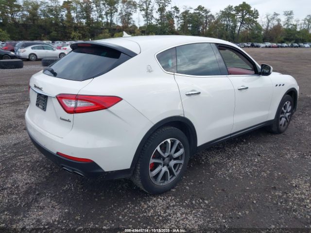 2018 MASERATI LEVANTE ZN661XUA9JX292077 Photo 3