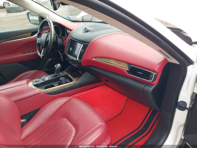 2018 MASERATI LEVANTE ZN661XUA9JX292077 Photo 4