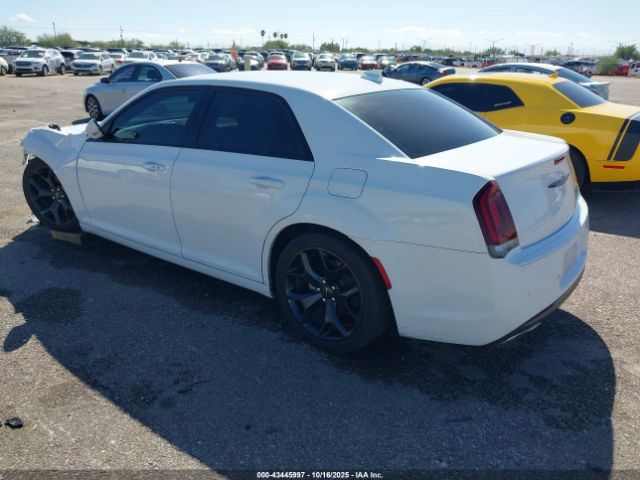 2021 CHRYSLER 300 2C3CCABG5MH634219 Photo 2
