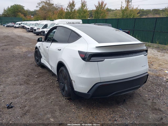 2026 TESLA MODEL Y 7SAYGDEEXTA475719 Photo 2