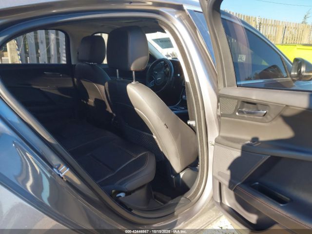 2017 JAGUAR XE SAJAK4BV6HCP16251 Photo 7
