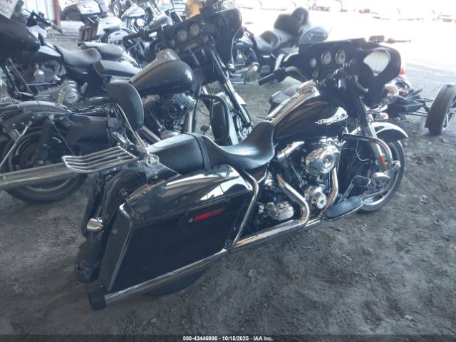2011 HARLEY-DAVIDSON FLHX 1HD1KBM11BB635943 Photo 3