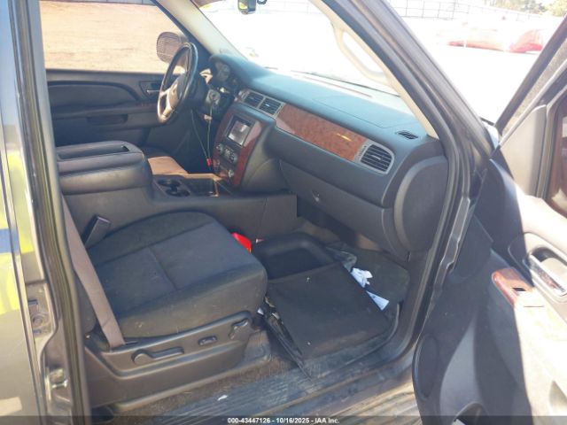 2011 CHEVROLET TAHOE 1GNSCAE03BR165321 Photo 4