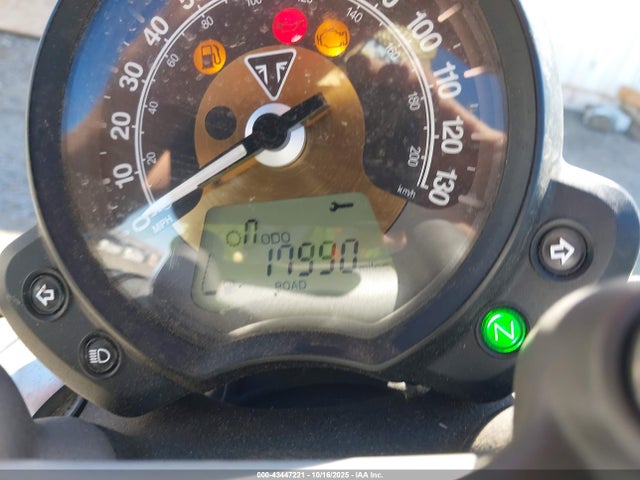 2017 TRIUMPH MOTORCYCLE BONNEVILLE SMTD42HLXHT815981 Photo 6