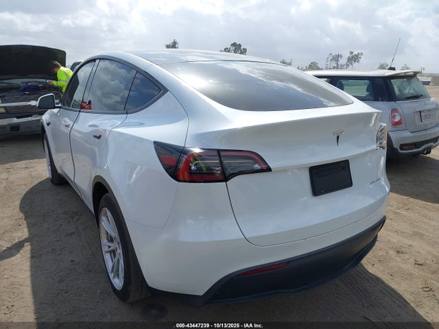 7SAYGDEE5PA035557 Tesla Model Y