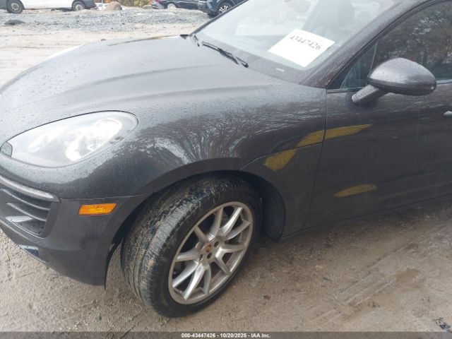 2017 PORSCHE MACAN WP1AB2A51HLB18104 Photo 1