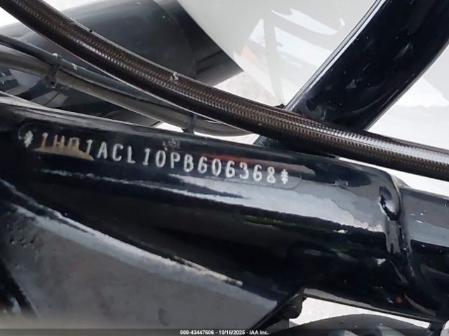 2023 HARLEY-DAVIDSON FLTRXST 1HD1ACL10PB606368 Photo 9