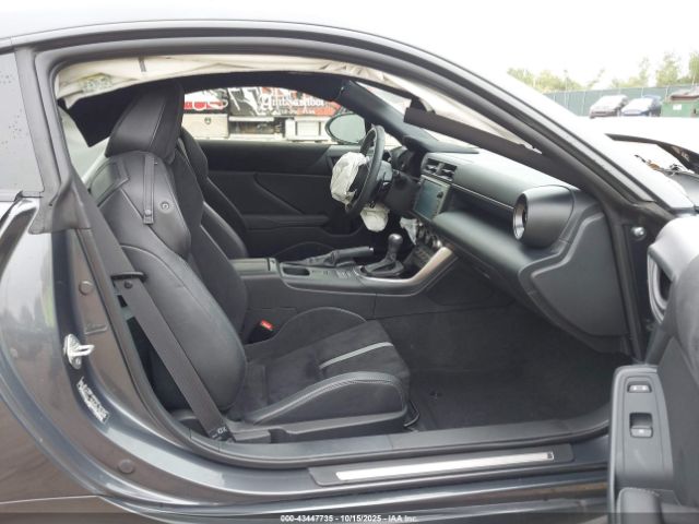 2025 TOYOTA GR86 JF1ZNBE13S8754302 Photo 4