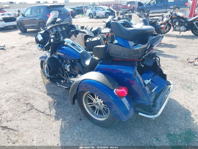 2017 HARLEY-DAVIDSON FLHTCUTG 1HD1MAD10HB852381 Photo 2