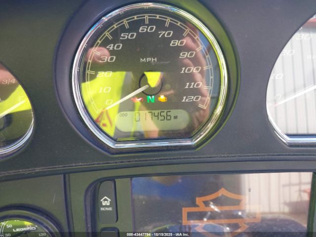 2017 HARLEY-DAVIDSON FLHTCUTG 1HD1MAD10HB852381 Photo 6