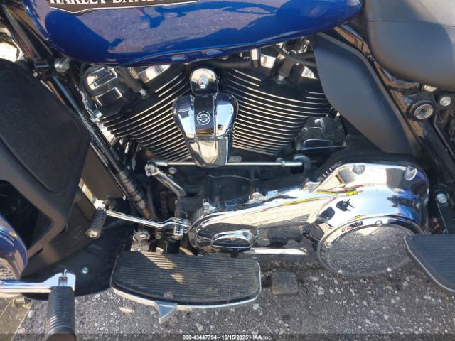 2017 HARLEY-DAVIDSON FLHTCUTG 1HD1MAD10HB852381 Photo 8