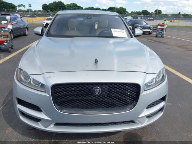 2019 JAGUAR F-PACE SADCJ2FX1KA397519 Photo 5
