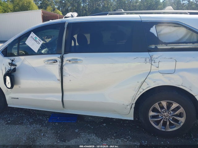 Toyota SIENNA XLE 2021 5TDYRKEC2MS003444 Image 14