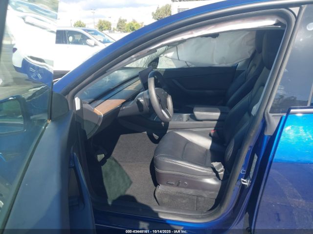 2021 TESLA MODEL Y 5YJYGDEE9MF263895 Photo 4