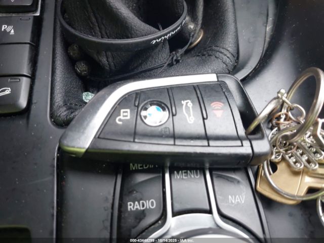 2017 BMW X1 WBXHT3C3XH5F86602 Photo 10