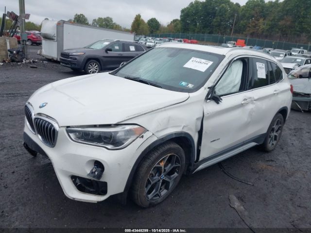 2017 BMW X1 WBXHT3C3XH5F86602 Photo 1