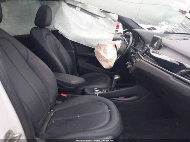 2017 BMW X1 WBXHT3C3XH5F86602 Photo 4