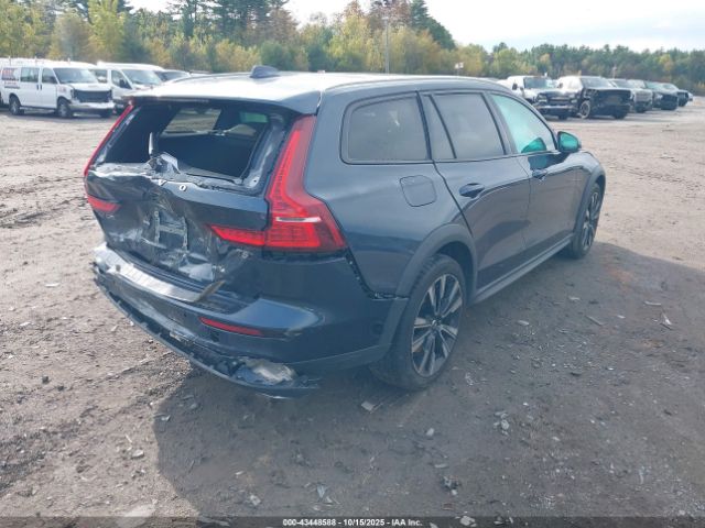2022 VOLVO V60 CROSS COUNTRY YV4102WK4N2092733 Photo 3
