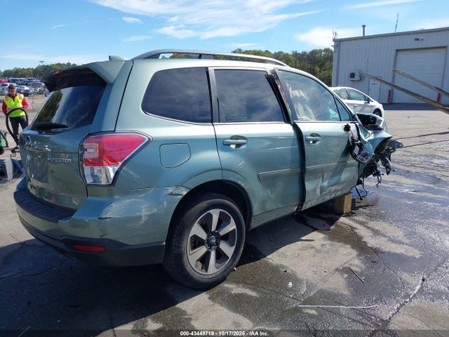 2018 SUBARU FORESTER JF2SJAEC6JH542089 Photo 3