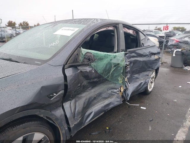 2023 TESLA MODEL Y 7SAYGDEE8PF842237 Photo 5