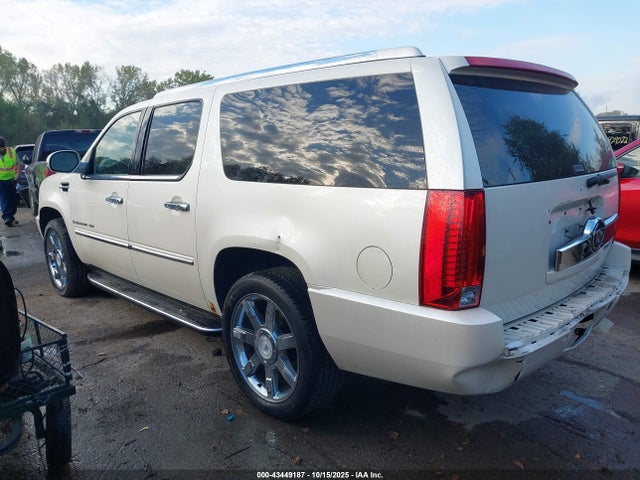 2008 CADILLAC ESCALADE ESV 1GYFK66848R257572 Photo 2