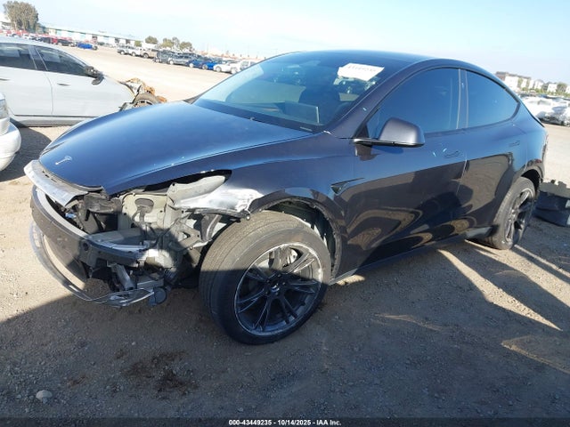 2024 TESLA MODEL Y 7SAYGDED9RF186690 Photo 1