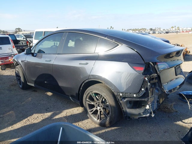 2024 TESLA MODEL Y 7SAYGDED9RF186690 Photo 2