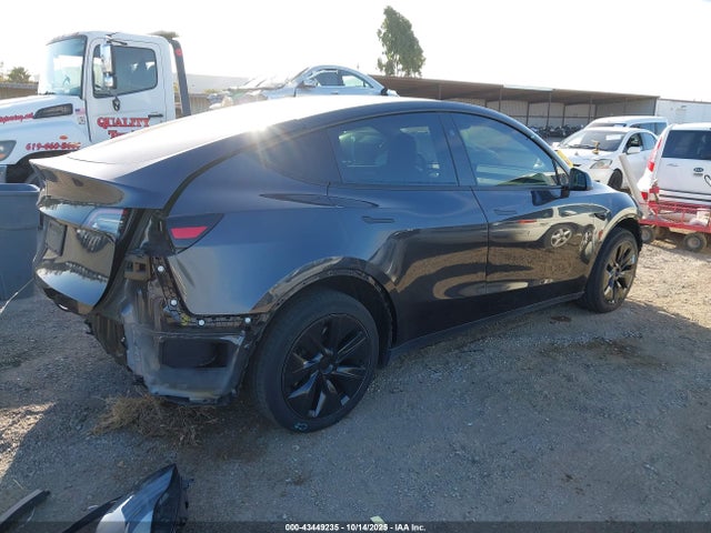 2024 TESLA MODEL Y 7SAYGDED9RF186690 Photo 3