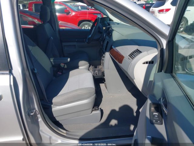 2010 CHRYSLER TOWN & COUNTRY 2A4RR4DE8AR179738 Photo 4