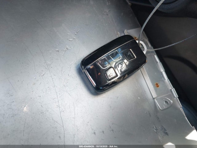 2010 JAGUAR XF SAJWA0FA9AHR67136 Photo 10