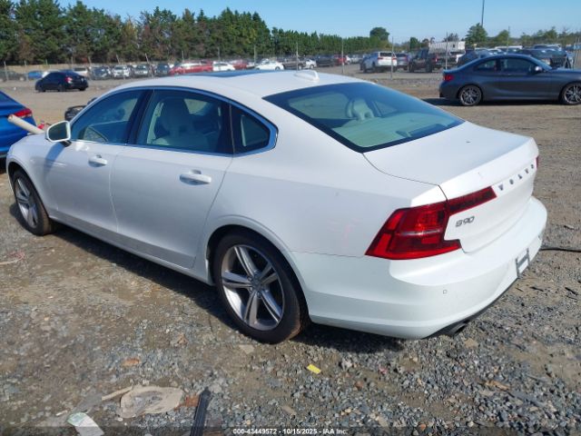 2018 VOLVO S90 LVY982MK5JP028966 Photo 2