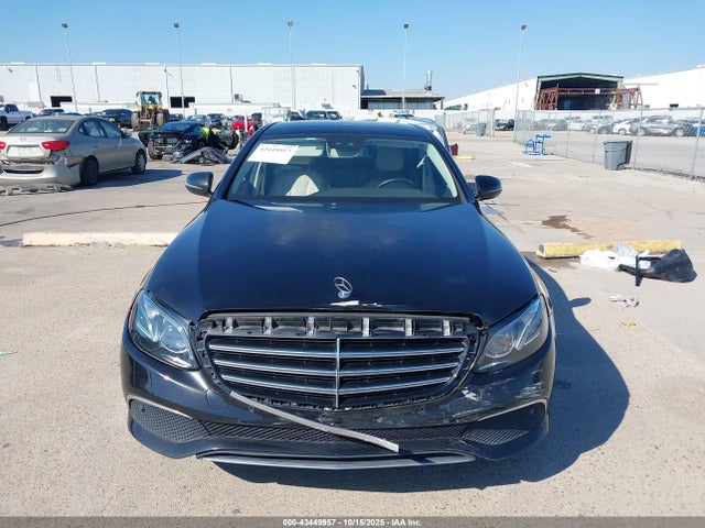 2018 Mercedes-benz E 300 მანქანა იყიდება აუქციონზე, vin: WDDZF4JB9JA307116, აუქციონის ნომერი: 43449957