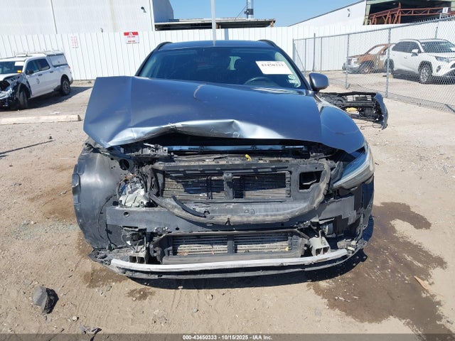 43450333 :رقم المزاد ، YV1102EK0L2352850 vin ، 2020 Volvo V60 T5 Momentum مزاد بيع
