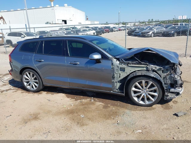 43450333 :رقم المزاد ، YV1102EK0L2352850 vin ، 2020 Volvo V60 T5 Momentum مزاد بيع
