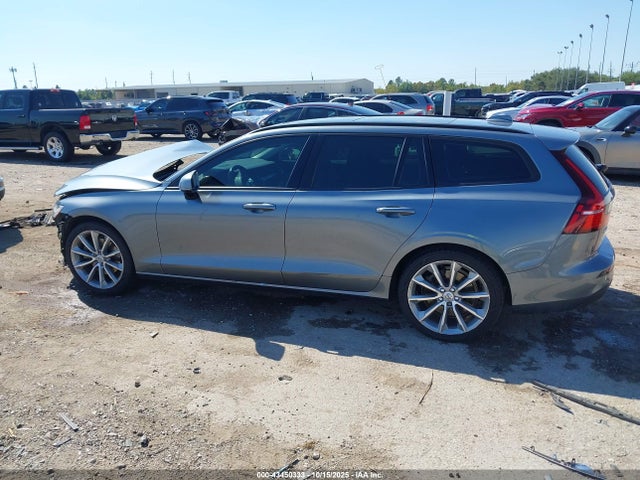 43450333 :رقم المزاد ، YV1102EK0L2352850 vin ، 2020 Volvo V60 T5 Momentum مزاد بيع