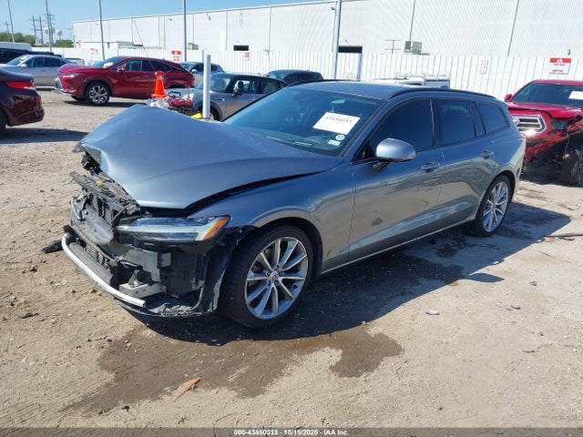 43450333 :رقم المزاد ، YV1102EK0L2352850 vin ، 2020 Volvo V60 T5 Momentum مزاد بيع
