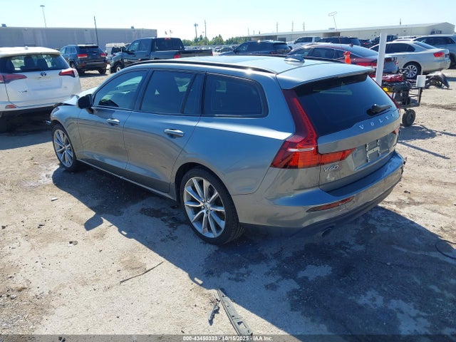 43450333 :رقم المزاد ، YV1102EK0L2352850 vin ، 2020 Volvo V60 T5 Momentum مزاد بيع